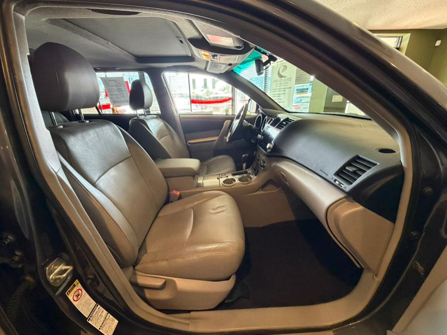 2011 Toyota Highlander 4WD 4dr V6 Base, available for sale in West Hartford, Connecticut | AutoMax. West Hartford, Connecticut 2011 Toyota Highlander 4WD 4dr V6 Base, available for sale in West Hartford, Connecticut | AutoMax. West Hartford, Connecticut
