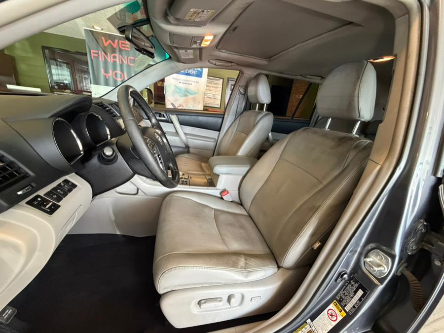 2011 Toyota Highlander 4WD 4dr V6 Base, available for sale in West Hartford, Connecticut | AutoMax. West Hartford, Connecticut 2011 Toyota Highlander 4WD 4dr V6 Base, available for sale in West Hartford, Connecticut | AutoMax. West Hartford, Connecticut