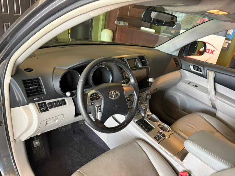 2011 Toyota Highlander 4WD 4dr V6 Base, available for sale in West Hartford, Connecticut | AutoMax. West Hartford, Connecticut 2011 Toyota Highlander 4WD 4dr V6 Base, available for sale in West Hartford, Connecticut | AutoMax. West Hartford, Connecticut