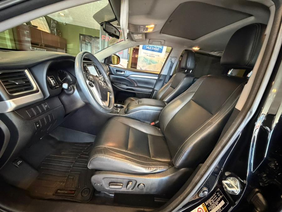 2016 Toyota Highlander AWD 4dr V6 XLE (Natl), available for sale in West Hartford, Connecticut | AutoMax. West Hartford, Connecticut 2016 Toyota Highlander AWD 4dr V6 XLE (Natl), available for sale in West Hartford, Connecticut | AutoMax. West Hartford, Connecticut