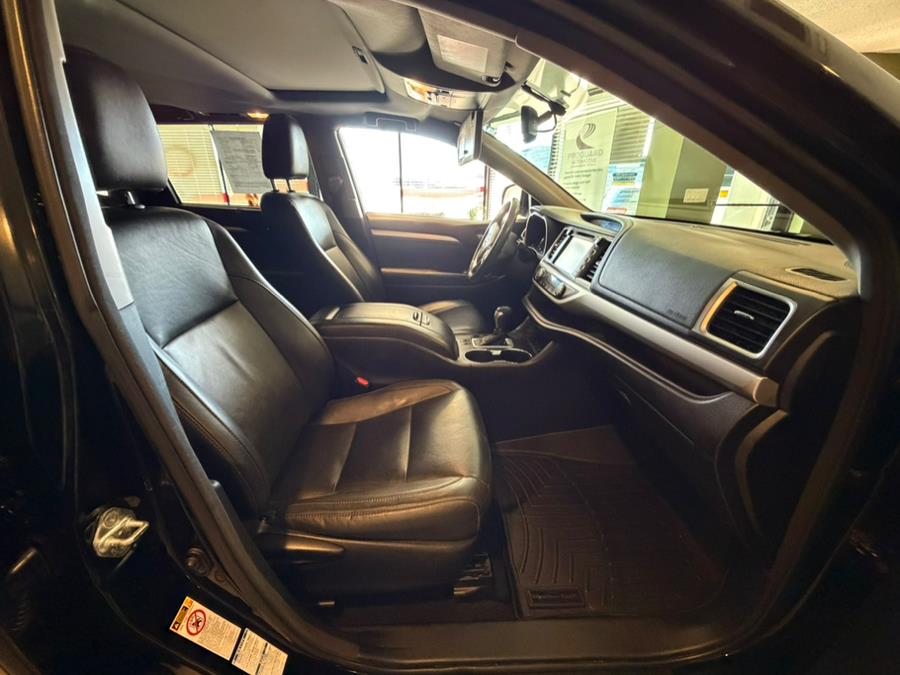 2016 Toyota Highlander AWD 4dr V6 XLE (Natl), available for sale in West Hartford, Connecticut | AutoMax. West Hartford, Connecticut 2016 Toyota Highlander AWD 4dr V6 XLE (Natl), available for sale in West Hartford, Connecticut | AutoMax. West Hartford, Connecticut