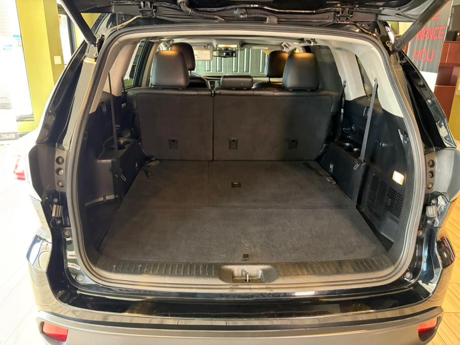 2016 Toyota Highlander AWD 4dr V6 XLE (Natl), available for sale in West Hartford, Connecticut | AutoMax. West Hartford, Connecticut 2016 Toyota Highlander AWD 4dr V6 XLE (Natl), available for sale in West Hartford, Connecticut | AutoMax. West Hartford, Connecticut