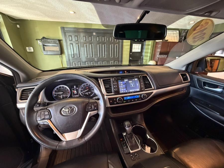 2016 Toyota Highlander AWD 4dr V6 XLE (Natl), available for sale in West Hartford, Connecticut | AutoMax. West Hartford, Connecticut 2016 Toyota Highlander AWD 4dr V6 XLE (Natl), available for sale in West Hartford, Connecticut | AutoMax. West Hartford, Connecticut