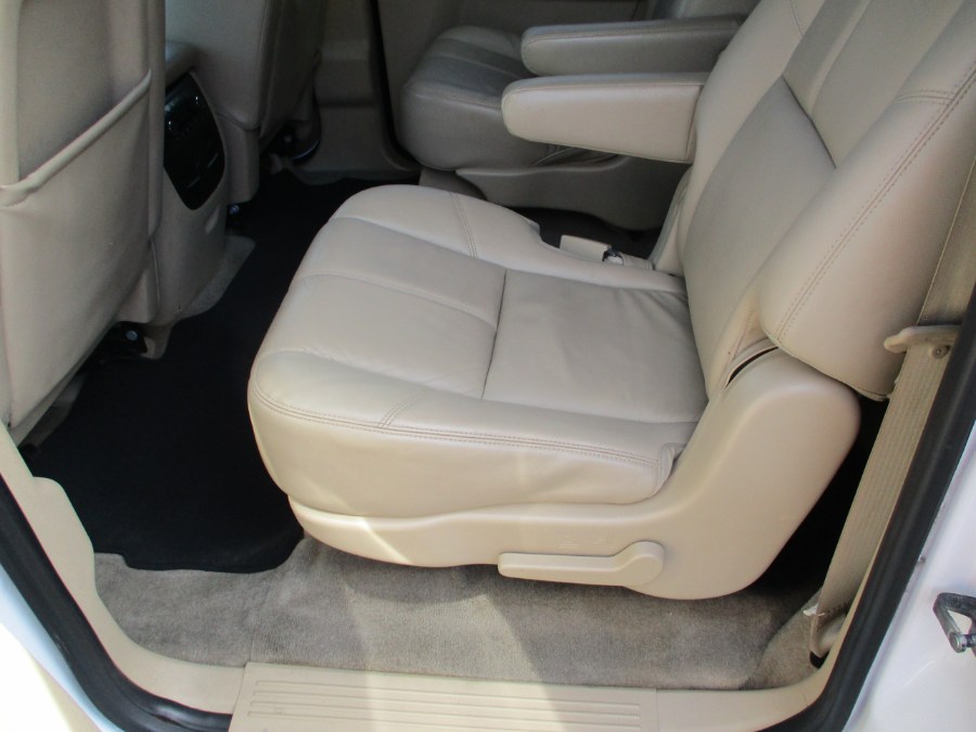 2013 Chevrolet Suburban 4WD 4dr 1500 LT, available for sale in Suffield, Connecticut | Suffield Auto LLC. Suffield, Connecticut 2013 Chevrolet Suburban 4WD 4dr 1500 LT, available for sale in Suffield, Connecticut | Suffield Auto LLC. Suffield, Connecticut