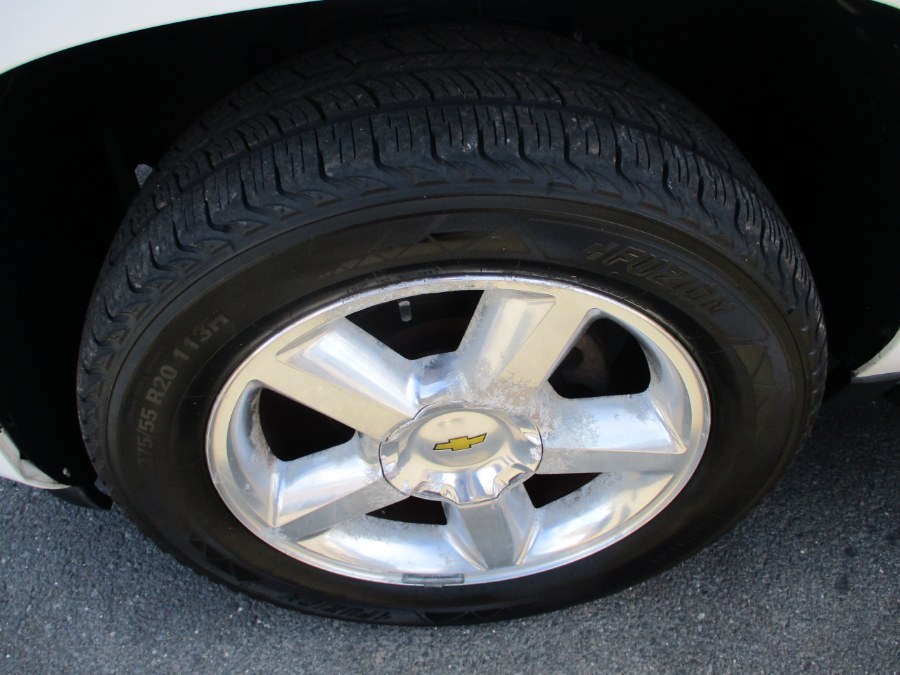 2013 Chevrolet Suburban 4WD 4dr 1500 LT, available for sale in Suffield, Connecticut | Suffield Auto LLC. Suffield, Connecticut 2013 Chevrolet Suburban 4WD 4dr 1500 LT, available for sale in Suffield, Connecticut | Suffield Auto LLC. Suffield, Connecticut