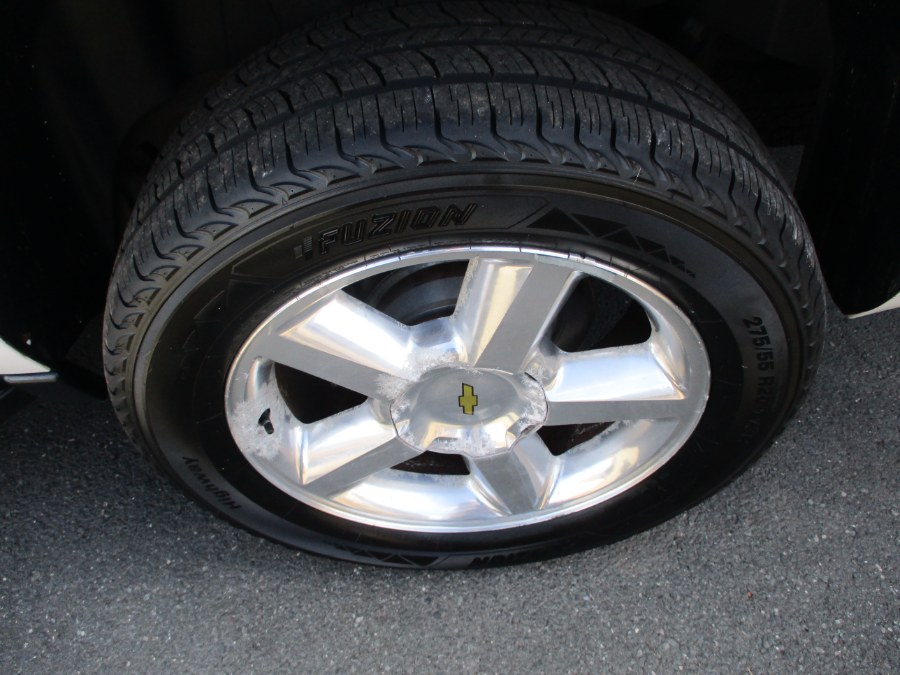 2013 Chevrolet Suburban 4WD 4dr 1500 LT, available for sale in Suffield, Connecticut | Suffield Auto LLC. Suffield, Connecticut 2013 Chevrolet Suburban 4WD 4dr 1500 LT, available for sale in Suffield, Connecticut | Suffield Auto LLC. Suffield, Connecticut