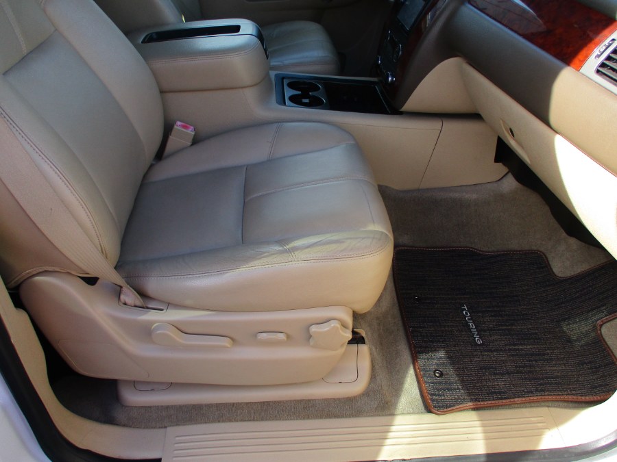 2013 Chevrolet Suburban 4WD 4dr 1500 LT, available for sale in Suffield, Connecticut | Suffield Auto LLC. Suffield, Connecticut 2013 Chevrolet Suburban 4WD 4dr 1500 LT, available for sale in Suffield, Connecticut | Suffield Auto LLC. Suffield, Connecticut