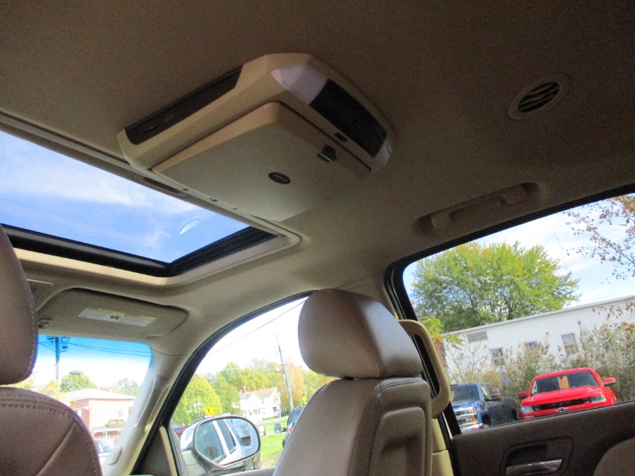 2013 Chevrolet Suburban 4WD 4dr 1500 LT, available for sale in Suffield, Connecticut | Suffield Auto LLC. Suffield, Connecticut 2013 Chevrolet Suburban 4WD 4dr 1500 LT, available for sale in Suffield, Connecticut | Suffield Auto LLC. Suffield, Connecticut