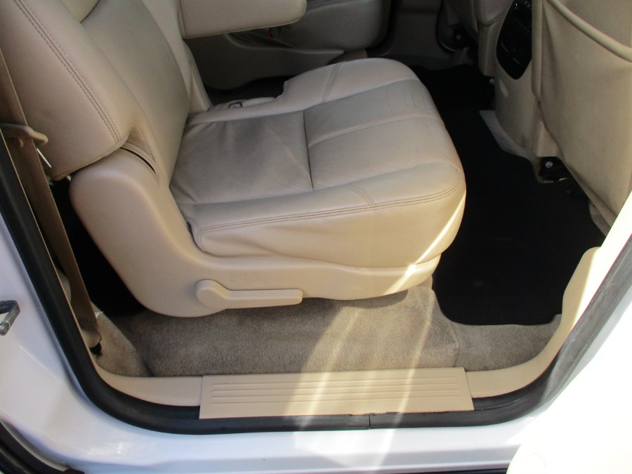 2013 Chevrolet Suburban 4WD 4dr 1500 LT, available for sale in Suffield, Connecticut | Suffield Auto LLC. Suffield, Connecticut 2013 Chevrolet Suburban 4WD 4dr 1500 LT, available for sale in Suffield, Connecticut | Suffield Auto LLC. Suffield, Connecticut