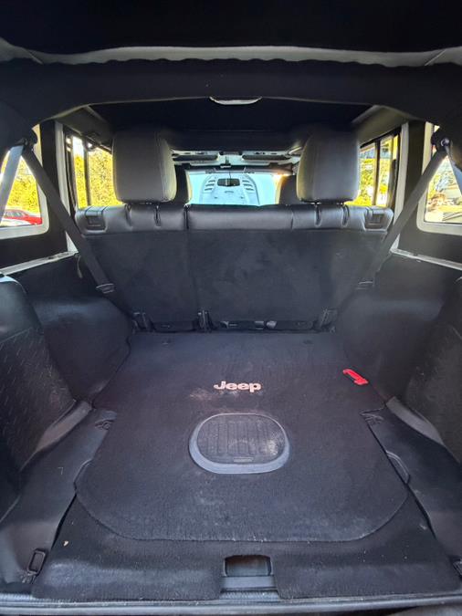 2017 Jeep Wrangler Unlimited Rubicon 4x4, available for sale in Windsor Locks, Connecticut | JANNA MOTORS LLC. Windsor Locks, Connecticut 2017 Jeep Wrangler Unlimited Rubicon 4x4, available for sale in Windsor Locks, Connecticut | JANNA MOTORS LLC. Windsor Locks, Connecticut