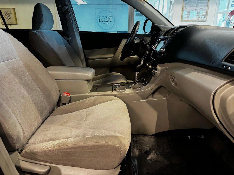 2013 Toyota Highlander SE Sport Utility 4D, available for sale in Santa Ana, California | K&T Motor LLC. Santa Ana, California 2013 Toyota Highlander SE Sport Utility 4D, available for sale in Santa Ana, California | K&T Motor LLC. Santa Ana, California