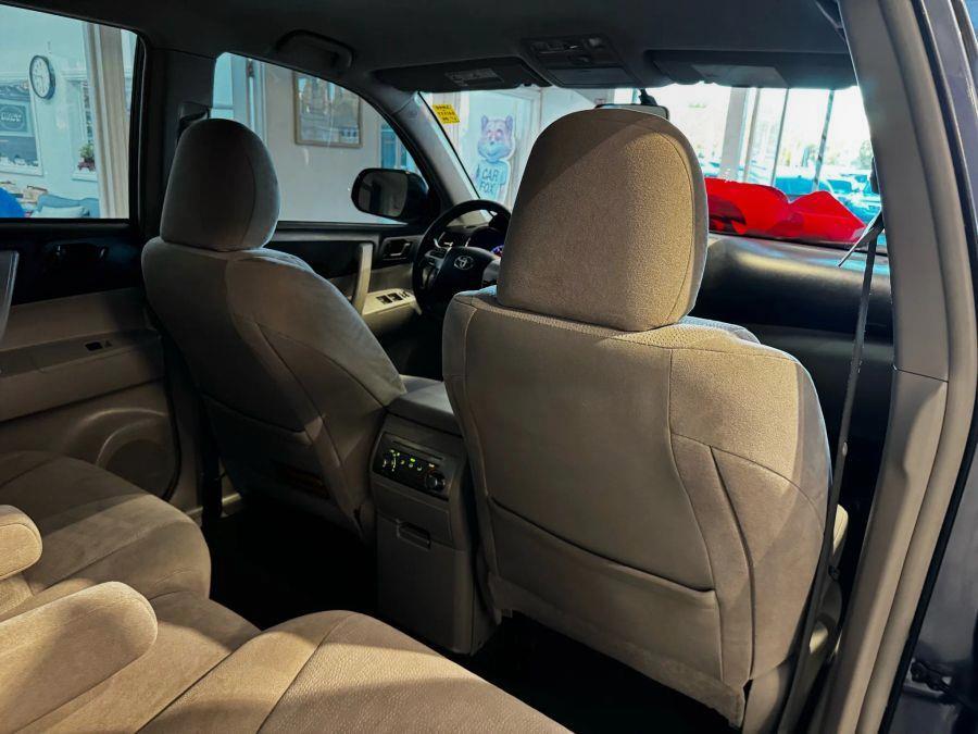 2013 Toyota Highlander SE Sport Utility 4D, available for sale in Santa Ana, California | K&T Motor LLC. Santa Ana, California 2013 Toyota Highlander SE Sport Utility 4D, available for sale in Santa Ana, California | K&T Motor LLC. Santa Ana, California