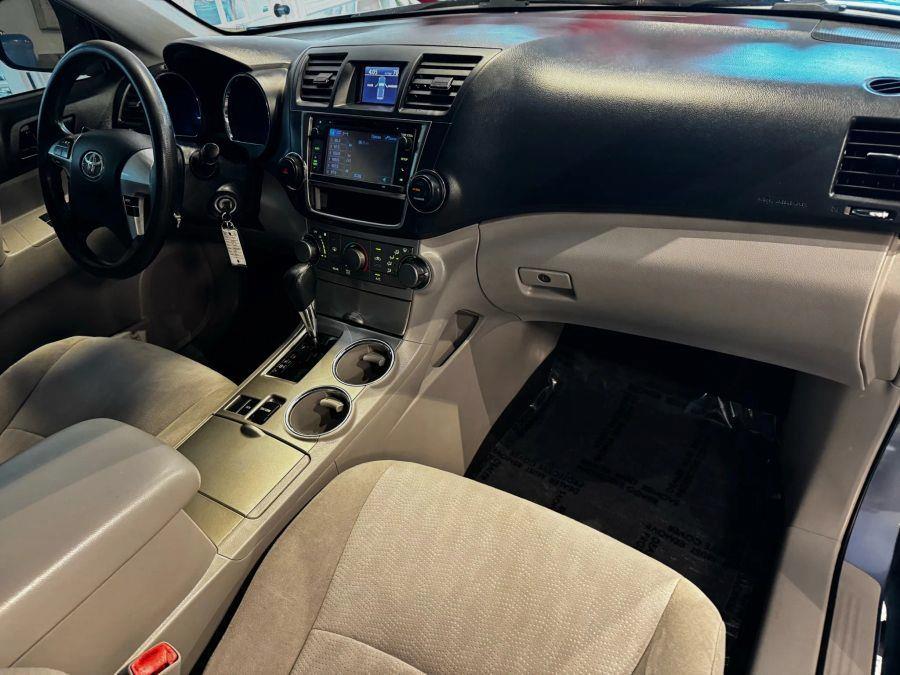 2013 Toyota Highlander SE Sport Utility 4D, available for sale in Santa Ana, California | K&T Motor LLC. Santa Ana, California 2013 Toyota Highlander SE Sport Utility 4D, available for sale in Santa Ana, California | K&T Motor LLC. Santa Ana, California