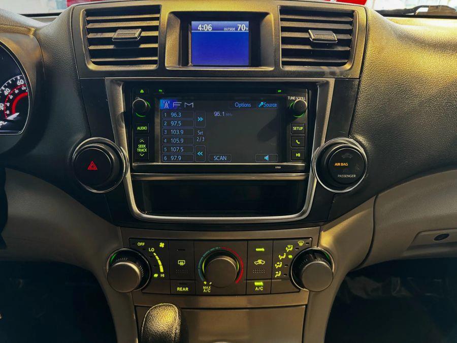 2013 Toyota Highlander SE Sport Utility 4D, available for sale in Santa Ana, California | K&T Motor LLC. Santa Ana, California 2013 Toyota Highlander SE Sport Utility 4D, available for sale in Santa Ana, California | K&T Motor LLC. Santa Ana, California