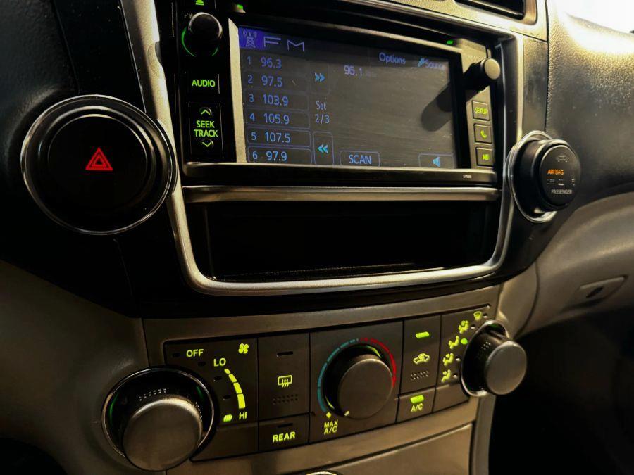 2013 Toyota Highlander SE Sport Utility 4D, available for sale in Santa Ana, California | K&T Motor LLC. Santa Ana, California 2013 Toyota Highlander SE Sport Utility 4D, available for sale in Santa Ana, California | K&T Motor LLC. Santa Ana, California