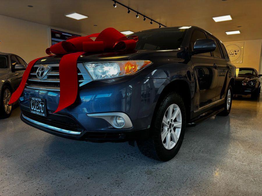 2013 Toyota Highlander SE Sport Utility 4D, available for sale in Santa Ana, California | K&T Motor LLC. Santa Ana, California 2013 Toyota Highlander SE Sport Utility 4D, available for sale in Santa Ana, California | K&T Motor LLC. Santa Ana, California