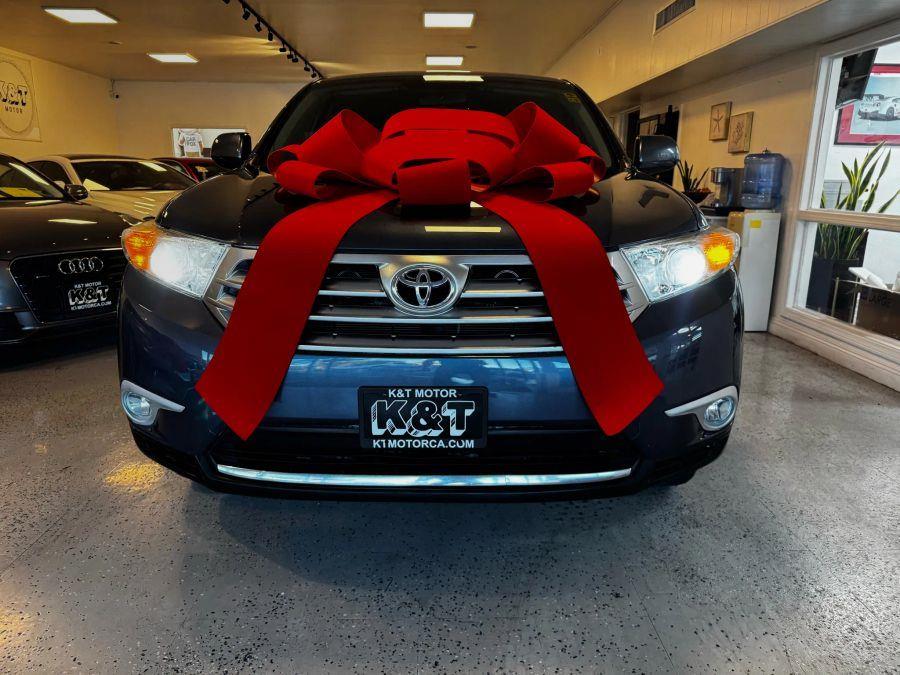 2013 Toyota Highlander SE Sport Utility 4D, available for sale in Santa Ana, California | K&T Motor LLC. Santa Ana, California 2013 Toyota Highlander SE Sport Utility 4D, available for sale in Santa Ana, California | K&T Motor LLC. Santa Ana, California