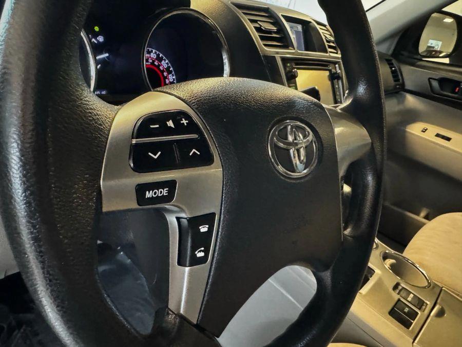 2013 Toyota Highlander SE Sport Utility 4D, available for sale in Santa Ana, California | K&T Motor LLC. Santa Ana, California 2013 Toyota Highlander SE Sport Utility 4D, available for sale in Santa Ana, California | K&T Motor LLC. Santa Ana, California