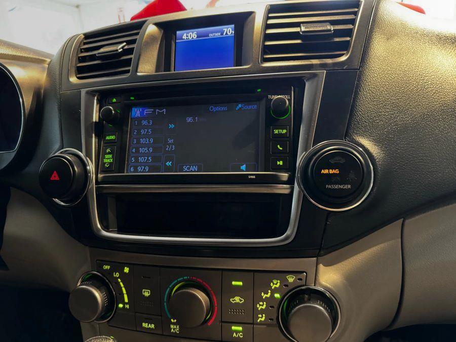 2013 Toyota Highlander SE Sport Utility 4D, available for sale in Santa Ana, California | K&T Motor LLC. Santa Ana, California 2013 Toyota Highlander SE Sport Utility 4D, available for sale in Santa Ana, California | K&T Motor LLC. Santa Ana, California