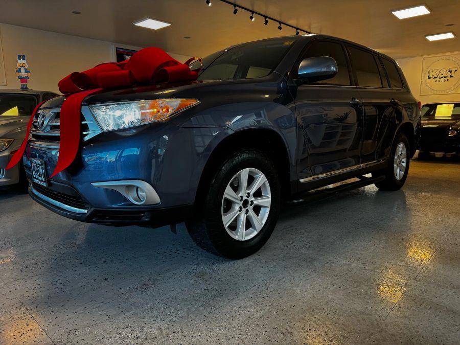 2013 Toyota Highlander SE Sport Utility 4D, available for sale in Santa Ana, California | K&T Motor LLC. Santa Ana, California 2013 Toyota Highlander SE Sport Utility 4D, available for sale in Santa Ana, California | K&T Motor LLC. Santa Ana, California
