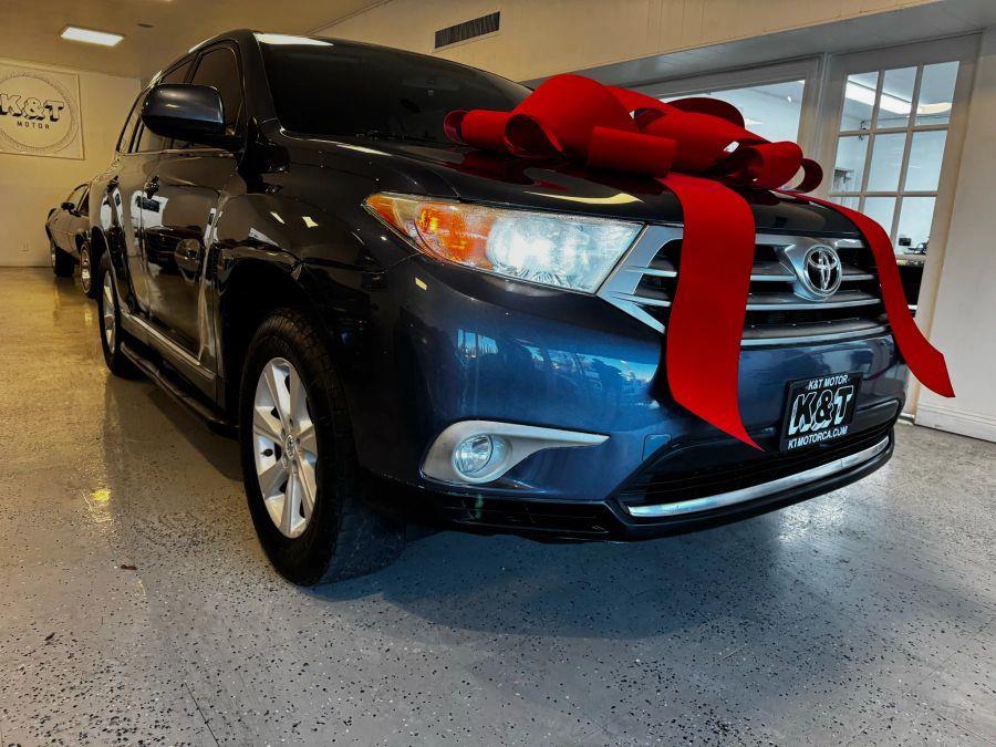 2013 Toyota Highlander SE Sport Utility 4D, available for sale in Santa Ana, California | K&T Motor LLC. Santa Ana, California 2013 Toyota Highlander SE Sport Utility 4D, available for sale in Santa Ana, California | K&T Motor LLC. Santa Ana, California