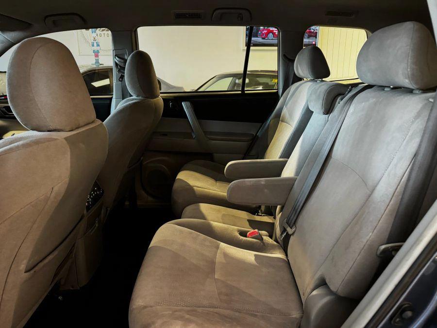 2013 Toyota Highlander SE Sport Utility 4D, available for sale in Santa Ana, California | K&T Motor LLC. Santa Ana, California 2013 Toyota Highlander SE Sport Utility 4D, available for sale in Santa Ana, California | K&T Motor LLC. Santa Ana, California