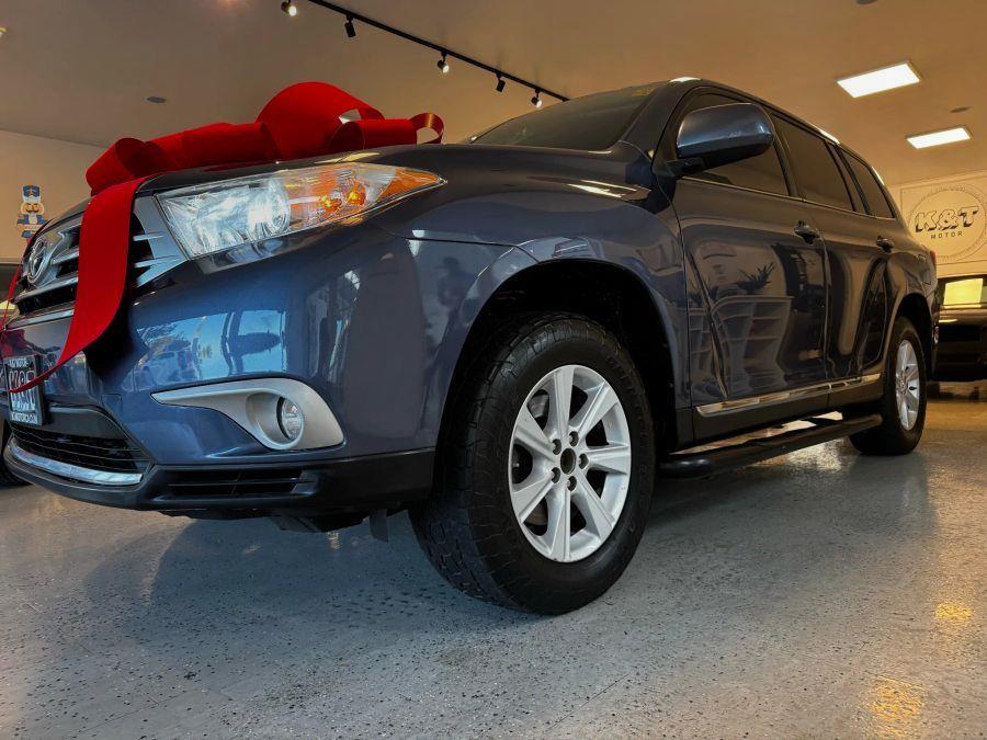 2013 Toyota Highlander SE Sport Utility 4D, available for sale in Santa Ana, California | K&T Motor LLC. Santa Ana, California 2013 Toyota Highlander SE Sport Utility 4D, available for sale in Santa Ana, California | K&T Motor LLC. Santa Ana, California