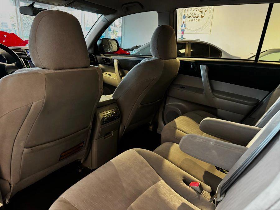 2013 Toyota Highlander SE Sport Utility 4D, available for sale in Santa Ana, California | K&T Motor LLC. Santa Ana, California 2013 Toyota Highlander SE Sport Utility 4D, available for sale in Santa Ana, California | K&T Motor LLC. Santa Ana, California