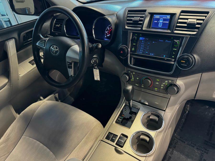 2013 Toyota Highlander SE Sport Utility 4D, available for sale in Santa Ana, California | K&T Motor LLC. Santa Ana, California 2013 Toyota Highlander SE Sport Utility 4D, available for sale in Santa Ana, California | K&T Motor LLC. Santa Ana, California