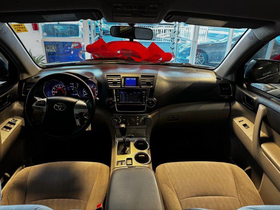 2013 Toyota Highlander SE Sport Utility 4D, available for sale in Santa Ana, California | K&T Motor LLC. Santa Ana, California 2013 Toyota Highlander SE Sport Utility 4D, available for sale in Santa Ana, California | K&T Motor LLC. Santa Ana, California