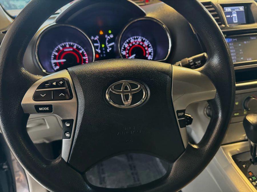 2013 Toyota Highlander SE Sport Utility 4D, available for sale in Santa Ana, California | K&T Motor LLC. Santa Ana, California 2013 Toyota Highlander SE Sport Utility 4D, available for sale in Santa Ana, California | K&T Motor LLC. Santa Ana, California