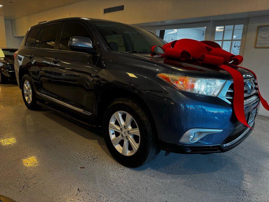 2013 Toyota Highlander SE Sport Utility 4D, available for sale in Santa Ana, California | K&T Motor LLC. Santa Ana, California 2013 Toyota Highlander SE Sport Utility 4D, available for sale in Santa Ana, California | K&T Motor LLC. Santa Ana, California
