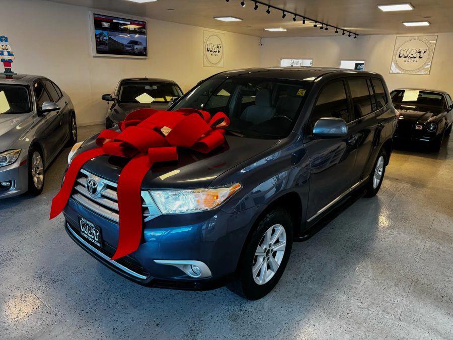 2013 Toyota Highlander SE Sport Utility 4D, available for sale in Santa Ana, California | K&T Motor LLC. Santa Ana, California 2013 Toyota Highlander SE Sport Utility 4D, available for sale in Santa Ana, California | K&T Motor LLC. Santa Ana, California