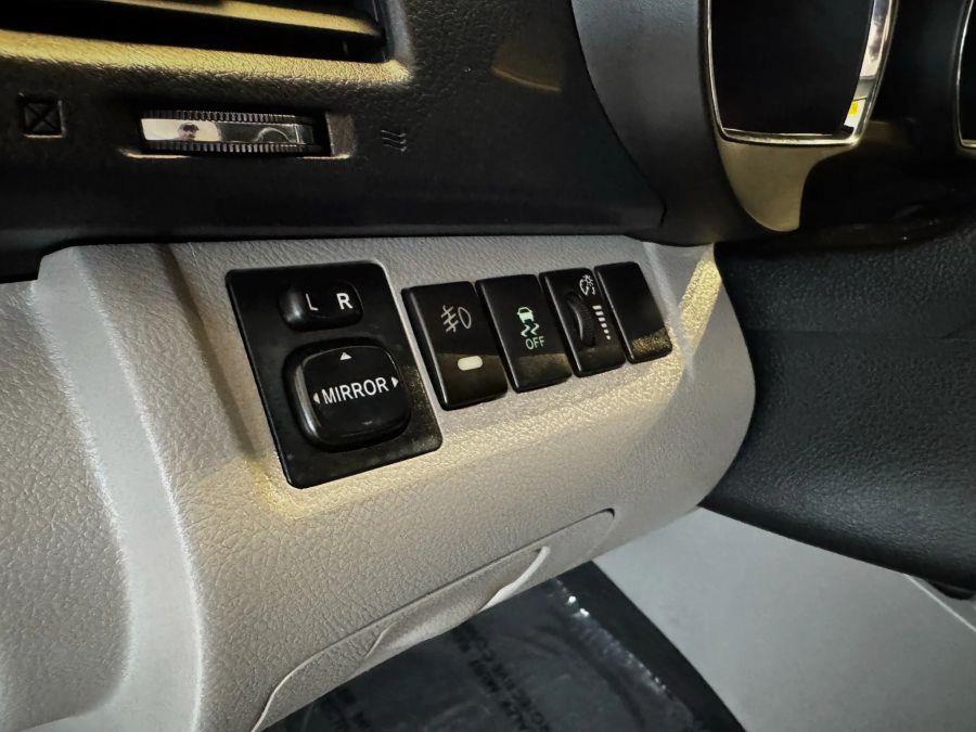 2013 Toyota Highlander SE Sport Utility 4D, available for sale in Santa Ana, California | K&T Motor LLC. Santa Ana, California 2013 Toyota Highlander SE Sport Utility 4D, available for sale in Santa Ana, California | K&T Motor LLC. Santa Ana, California
