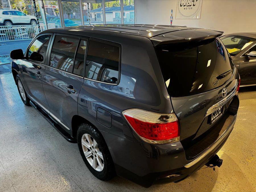 2013 Toyota Highlander SE Sport Utility 4D, available for sale in Santa Ana, California | K&T Motor LLC. Santa Ana, California 2013 Toyota Highlander SE Sport Utility 4D, available for sale in Santa Ana, California | K&T Motor LLC. Santa Ana, California