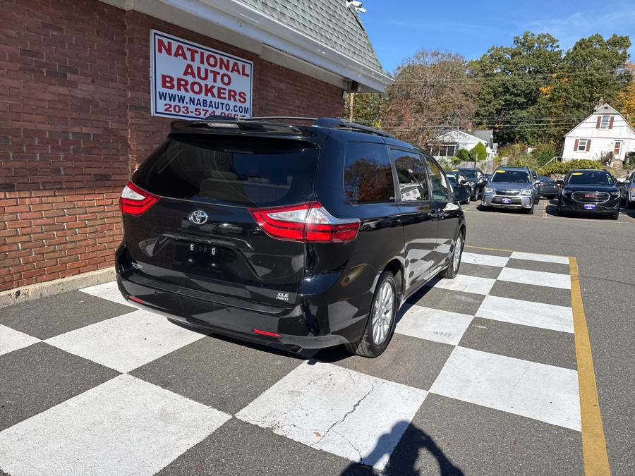 2017 Toyota Sienna XLE Premium photo 3