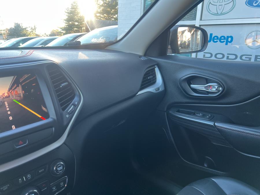 2015 Jeep Cherokee 4WD 4dr Trailhawk, available for sale in Milford, Connecticut | Korhan LLC DBA Superior Motors. Milford, Connecticut 2015 Jeep Cherokee 4WD 4dr Trailhawk, available for sale in Milford, Connecticut | Korhan LLC DBA Superior Motors. Milford, Connecticut