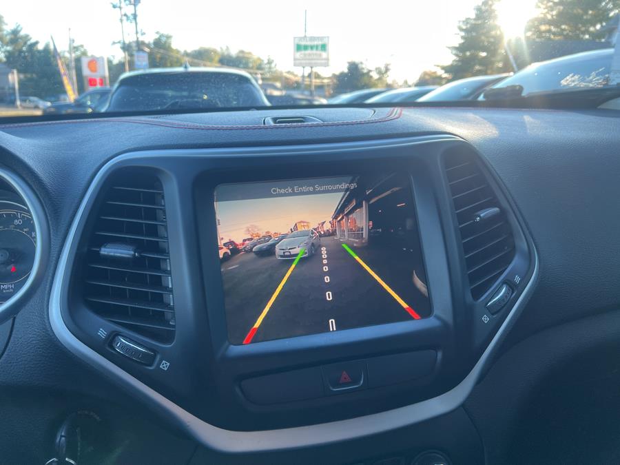 2015 Jeep Cherokee 4WD 4dr Trailhawk, available for sale in Milford, Connecticut | Korhan LLC DBA Superior Motors. Milford, Connecticut 2015 Jeep Cherokee 4WD 4dr Trailhawk, available for sale in Milford, Connecticut | Korhan LLC DBA Superior Motors. Milford, Connecticut