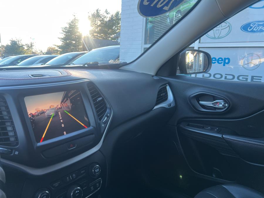 2015 Jeep Cherokee 4WD 4dr Trailhawk, available for sale in Milford, Connecticut | Korhan LLC DBA Superior Motors. Milford, Connecticut 2015 Jeep Cherokee 4WD 4dr Trailhawk, available for sale in Milford, Connecticut | Korhan LLC DBA Superior Motors. Milford, Connecticut
