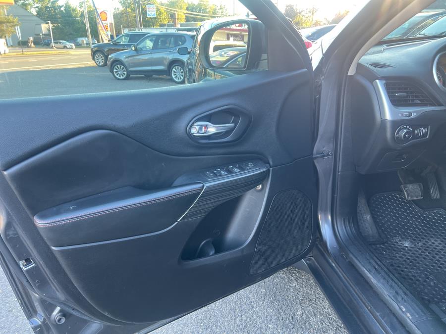 2015 Jeep Cherokee 4WD 4dr Trailhawk, available for sale in Milford, Connecticut | Korhan LLC DBA Superior Motors. Milford, Connecticut 2015 Jeep Cherokee 4WD 4dr Trailhawk, available for sale in Milford, Connecticut | Korhan LLC DBA Superior Motors. Milford, Connecticut