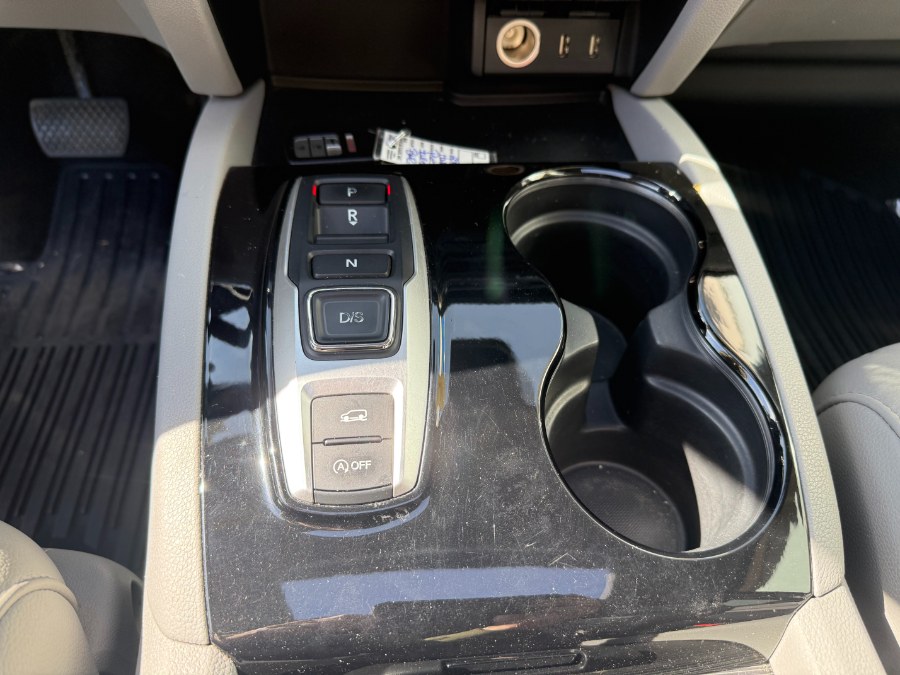 2017 Honda Pilot Touring AWD, available for sale in Bristol, Connecticut | Bristol Auto Center LLC. Bristol, Connecticut 2017 Honda Pilot Touring AWD, available for sale in Bristol, Connecticut | Bristol Auto Center LLC. Bristol, Connecticut