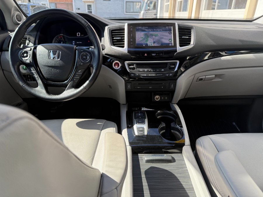 2017 Honda Pilot Touring AWD, available for sale in Bristol, Connecticut | Bristol Auto Center LLC. Bristol, Connecticut 2017 Honda Pilot Touring AWD, available for sale in Bristol, Connecticut | Bristol Auto Center LLC. Bristol, Connecticut