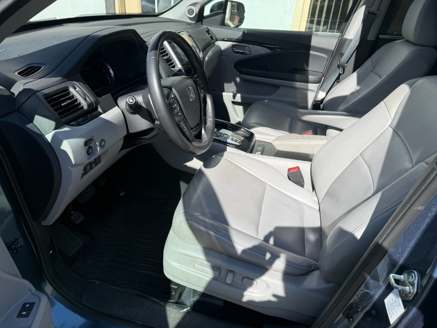 2017 Honda Pilot Touring AWD, available for sale in Bristol, Connecticut | Bristol Auto Center LLC. Bristol, Connecticut 2017 Honda Pilot Touring AWD, available for sale in Bristol, Connecticut | Bristol Auto Center LLC. Bristol, Connecticut