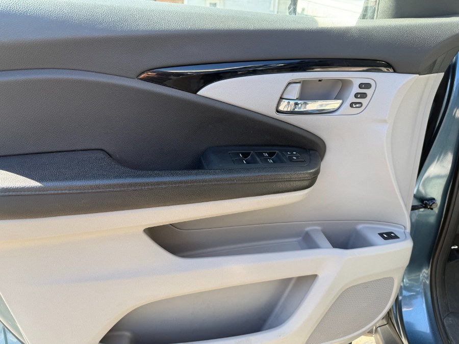 2017 Honda Pilot Touring AWD, available for sale in Bristol, Connecticut | Bristol Auto Center LLC. Bristol, Connecticut 2017 Honda Pilot Touring AWD, available for sale in Bristol, Connecticut | Bristol Auto Center LLC. Bristol, Connecticut