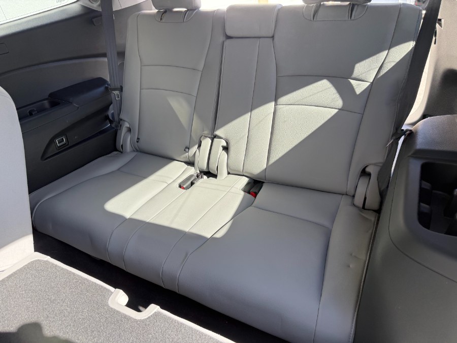2017 Honda Pilot Touring AWD, available for sale in Bristol, Connecticut | Bristol Auto Center LLC. Bristol, Connecticut 2017 Honda Pilot Touring AWD, available for sale in Bristol, Connecticut | Bristol Auto Center LLC. Bristol, Connecticut