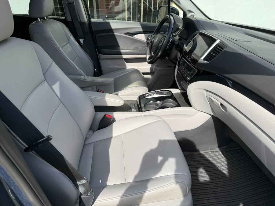 2017 Honda Pilot Touring AWD, available for sale in Bristol, Connecticut | Bristol Auto Center LLC. Bristol, Connecticut 2017 Honda Pilot Touring AWD, available for sale in Bristol, Connecticut | Bristol Auto Center LLC. Bristol, Connecticut
