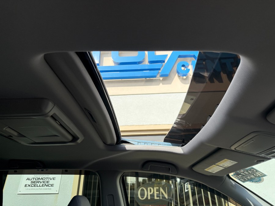 2017 Honda Pilot Touring AWD, available for sale in Bristol, Connecticut | Bristol Auto Center LLC. Bristol, Connecticut 2017 Honda Pilot Touring AWD, available for sale in Bristol, Connecticut | Bristol Auto Center LLC. Bristol, Connecticut