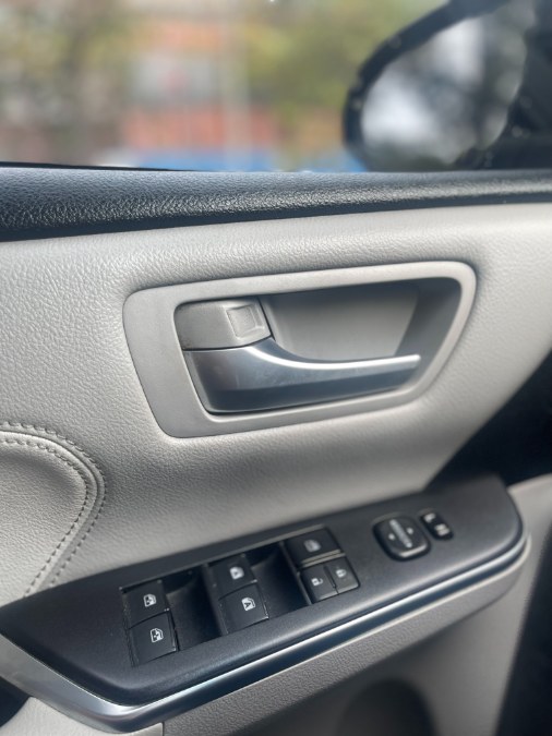2016 Toyota Camry 4dr Sdn V6 Auto XLE (Natl), available for sale in BROOKLYN, New York | Deals on Wheels International Auto. BROOKLYN, New York 2016 Toyota Camry 4dr Sdn V6 Auto XLE (Natl), available for sale in BROOKLYN, New York | Deals on Wheels International Auto. BROOKLYN, New York