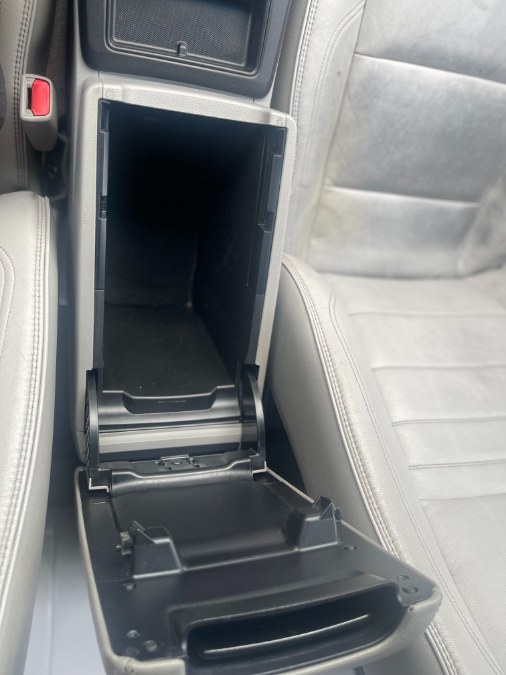 2016 Toyota Camry 4dr Sdn V6 Auto XLE (Natl), available for sale in BROOKLYN, New York | Deals on Wheels International Auto. BROOKLYN, New York 2016 Toyota Camry 4dr Sdn V6 Auto XLE (Natl), available for sale in BROOKLYN, New York | Deals on Wheels International Auto. BROOKLYN, New York