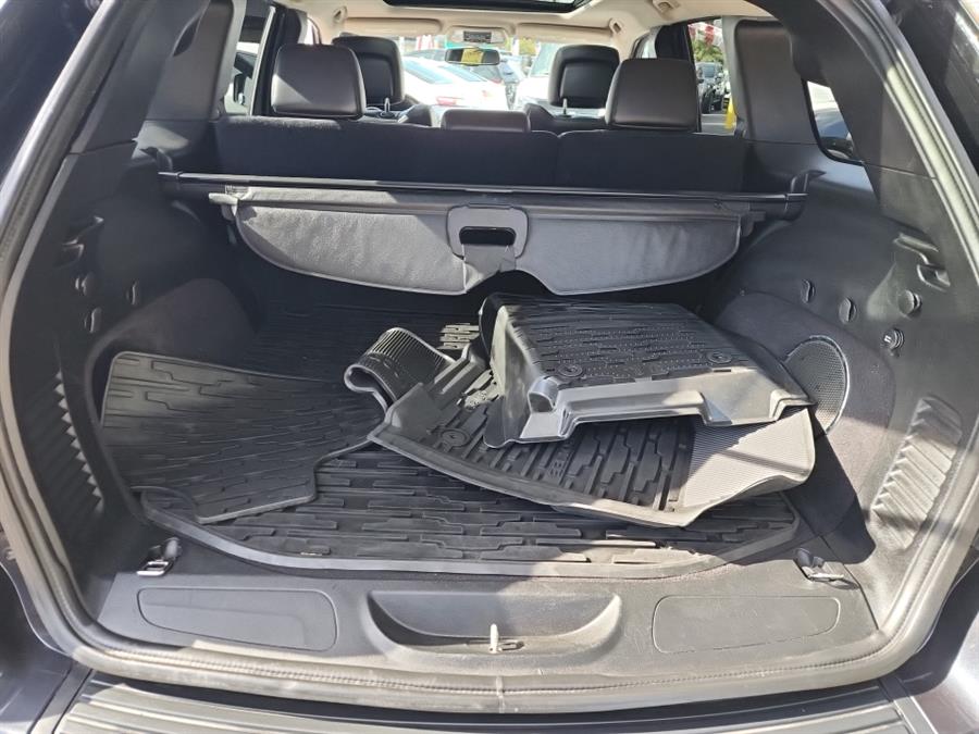2012 Jeep Grand Cherokee 4WD 4dr Laredo Altitude, available for sale in Islip, New York | L.I. Auto Gallery. Islip, New York 2012 Jeep Grand Cherokee 4WD 4dr Laredo Altitude, available for sale in Islip, New York | L.I. Auto Gallery. Islip, New York